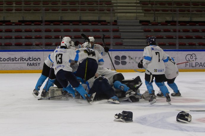 𝗨𝟭𝟴 : 𝗗𝗘𝗦 𝗦𝗣𝗔𝗥𝗧𝗜𝗔𝗧𝗘𝗦 𝗦𝗨𝗥 𝗨𝗡 𝗣𝗘𝗧𝗜𝗧 𝗡𝗨𝗔𝗚𝗘 !